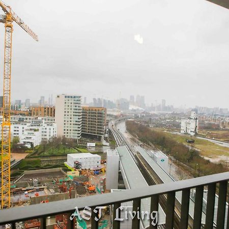 Pontoon Dock Key Workers Apartment لندن المظهر الخارجي الصورة
